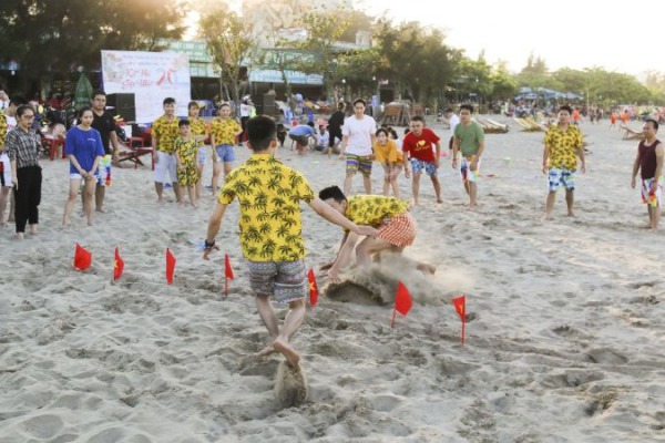 #1 Tổng Hợp những trò chơi team building cực hay cực vui nhộn 3 trò chơi team building cướp cờ