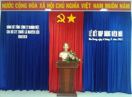 phông hội trường màu xanh bích