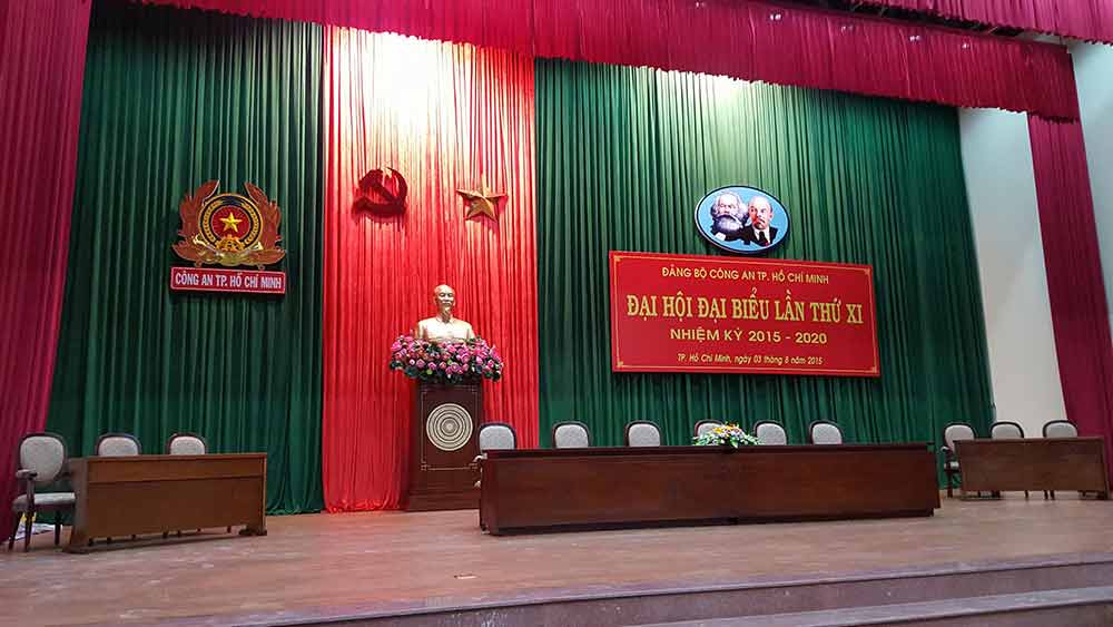 cách trang trí phông nhung hội trường
