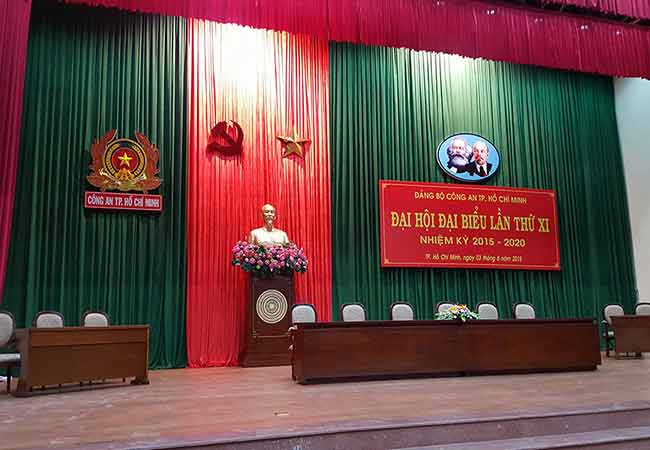 trang trí hội trường bằng phông hội trường đẹp