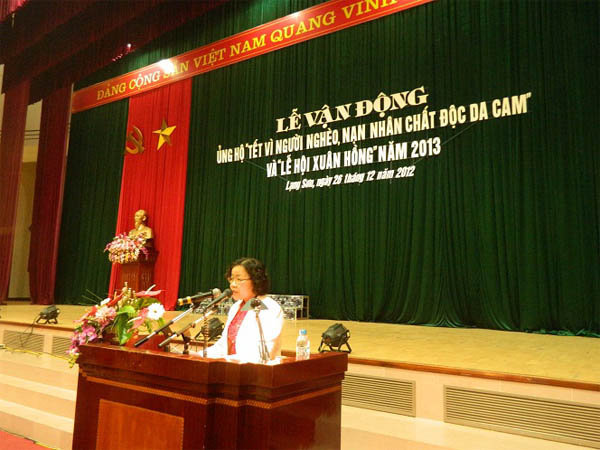 trang trí hội trường bằng phông hội trường đẹp