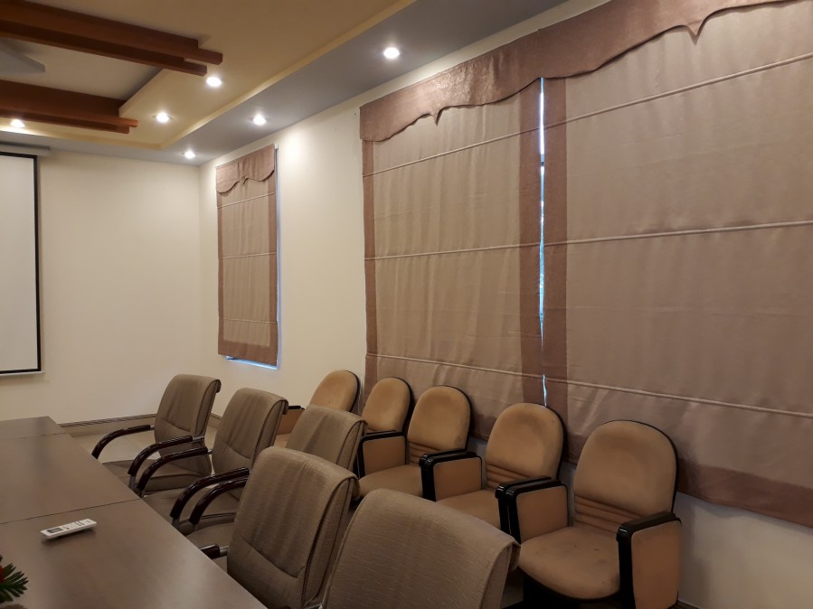 #13+ Kiểu trang trí phòng họp đẹp mắt, chuyên nghiệp bạn cần biết 13 trang trí phòng họp bằng rèm cửa