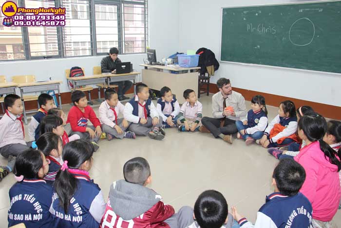 setuo phòng họp kiểu ngồi vòng tròn