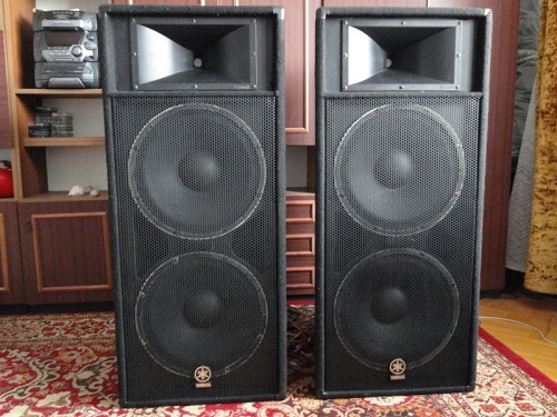 loa hội trường yamaha s215v
