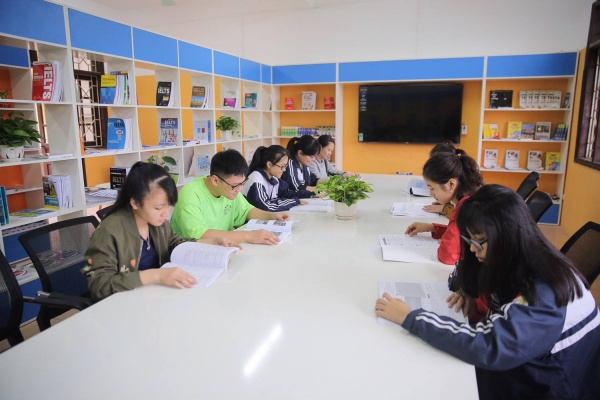 #1 Trang trí phòng học tiếng anh: Những vấn đề bạn cần phải biết 3 trang trí phòng học tiếng anh